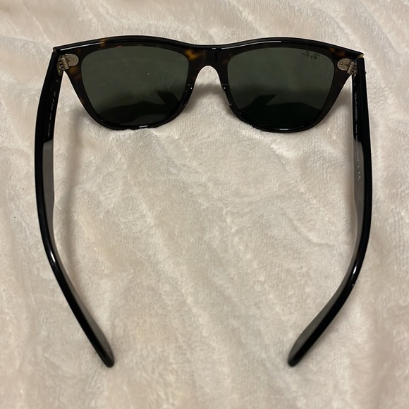 Wayfarer Ray-Ban Sunglasses - Picture 2 of 2